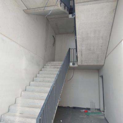 Fabrikon Kraft Malerarbeiten Treppenaufgang Vorher