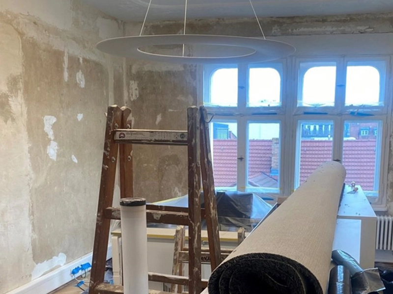 Zu sehen ist eine Baustelle von Kraftbau, deinem Lieblingsmale raus Potsdam, mit Trockenbauarbeiten.