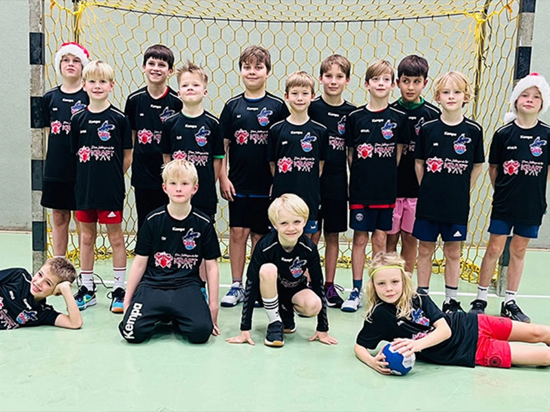 Zu sehen ist die Kindermannschaft des VFL Potsdam, gesponsert von Kraft, deinem Lieblingsmaler aus Potsdam.